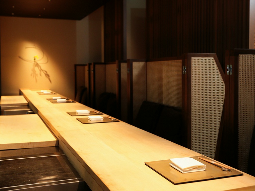 四季折々の風景と共にこだわりの鮨を楽しむ、贅沢なひととき