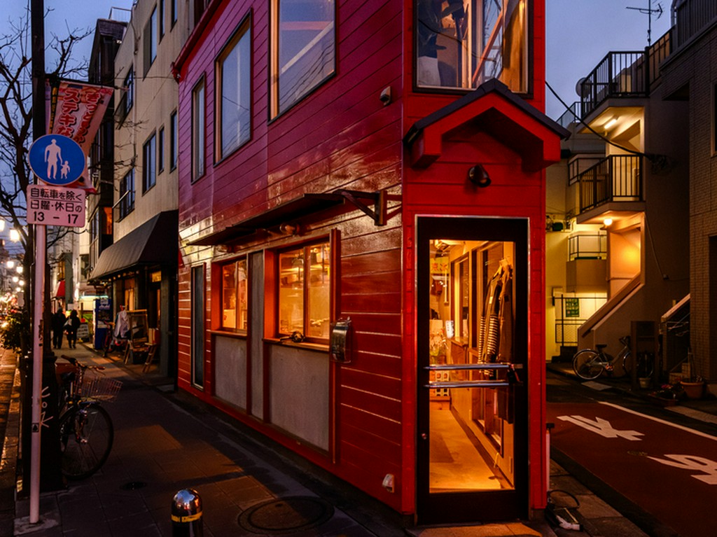 つい立ち寄りたくなる、立ち飲みスタイルの気軽なお店