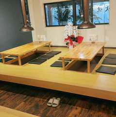 リラックスしてホルモンを楽しめる掘りごたつ席