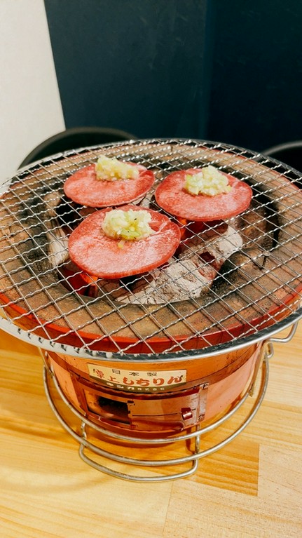 『牛タン』など、七輪焼肉も楽しめる