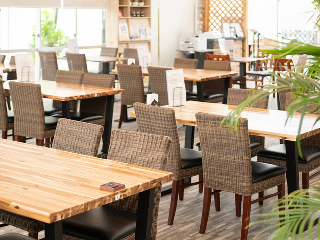 わんちゃんのカートも余裕。優しい光が差し込む、広々とした空間