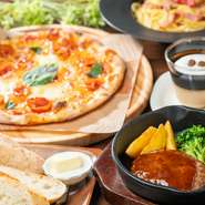 一杯一杯注文を受けてからドリップするコーヒーや、窯焼きのピザ・ジューシーなハンバーグ・手づくりスイーツなど。こだわりの食材を使った手づくりの優しい味わいに、心がホッと和みます。
