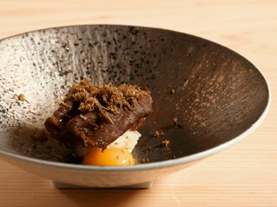 寿司の新たな可能性に挑む極上の一品『トリュフすき焼き握り』