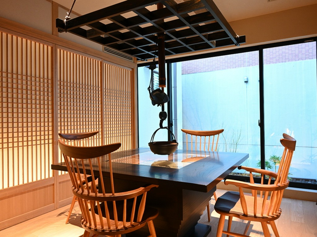 8名まで利用可能な個室も完備。接待・会食にも活躍