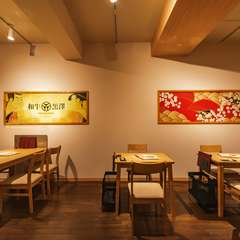 温かみのある店内で、旅先のおいしい思い出を