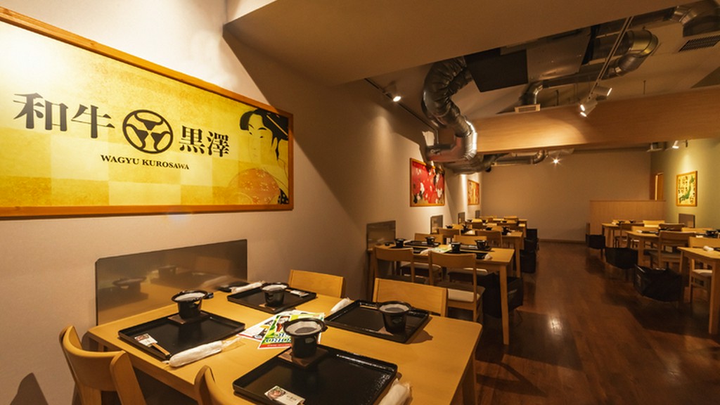 和の風情を感じつつ、広々とした明るい店内