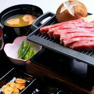 一口ごとに広がる肉のコク、キレ、味わいに心酔『白老牛サーロインステーキ御膳』