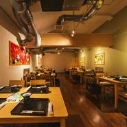 小樽観光の中心ともいえる立地にあるため、すべてのゲストに喜んでもらえる食事はもちろん、くつろぎの雰囲気も大事。さらに、日本料理での経験を活かし、来日したゲストにも感動を届けられるよう努めています。