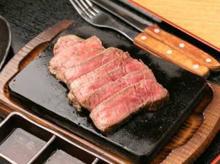 日本ならではの演出で楽しむ和牛ステーキ