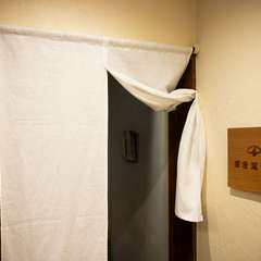 静けさの中、美食と向き合う時間。気軽に訪れたいカウンター割烹