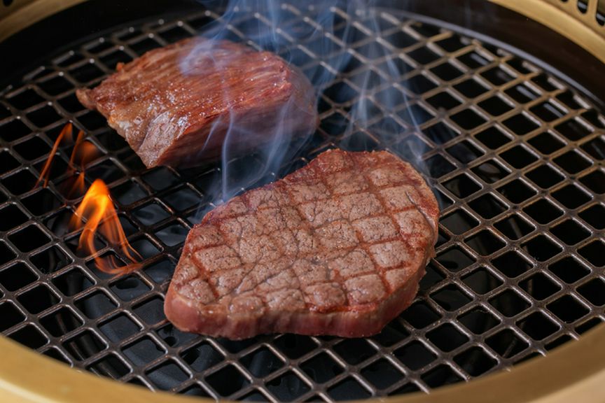 九州産を中心とする黒毛和牛を厳選し、ボーダレスな美味を紡ぐ