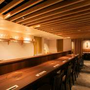 西中洲の名店【游來】で長年経験を積んだ店主が、下川端町で独立。風情が漂う一画に大人の隠れ家的空間を設え、極上の肉料理を披露しています。中洲川端の各ホテルからも近く、旅グルメにもオススメです。