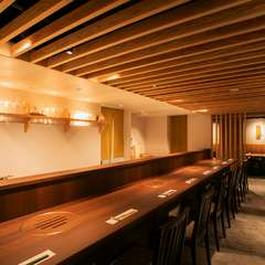 中洲川端の落ち着いた風情に包まれ、記憶に残る食体験に憩える