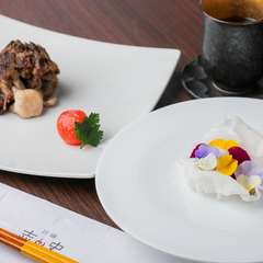 新趣向の焼肉コースに合う非日常空間、料理と器の調和も格別