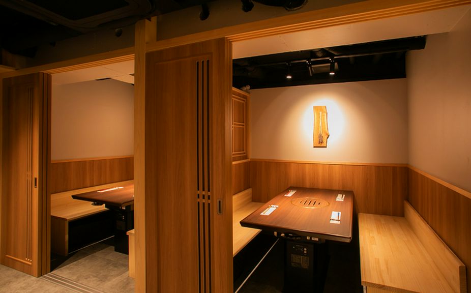 最大12名様がゆっくり憩える個室があり、幅広いシーンに向く