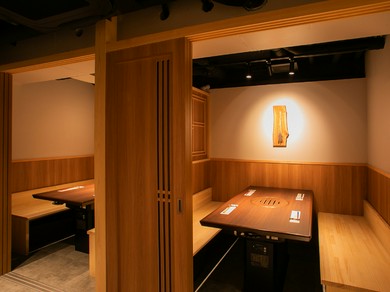 最大12名様がゆっくり憩える個室があり、幅広いシーンに向く