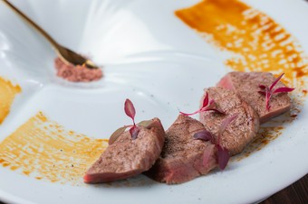 至福の美味！『シャトーブリアン　ピノノワールの自家製塩添え』