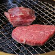 佐賀や鹿児島などの九州産を中心に、折々の最上質の黒毛和牛を吟味。高級部位や希少部位も豊富です。旬の走り・盛り・名残の野菜や魚介で織りなす皿もコースに登場し、極上和牛＆旬の味覚の両方を満喫できます。