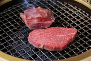 九州産黒毛和牛、季節の山海の幸を揃え、五感に響く美味を披露