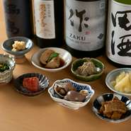 誕生日や結婚記念日を大切な人と一緒に祝う理想的な舞台。おいしさ、楽しさ、初めて出合う食材や調理法など、食を愛でるトータルな要素が揃います。特別な日の祝祭感が増すプレミアムなワインや日本酒も豊富です。