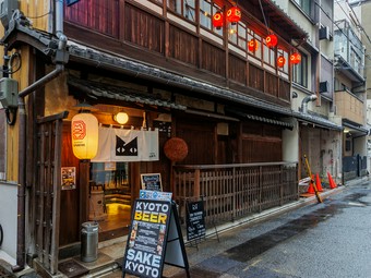 気軽にカフェ感覚で昼飲みができる、希少なカジュアルバー