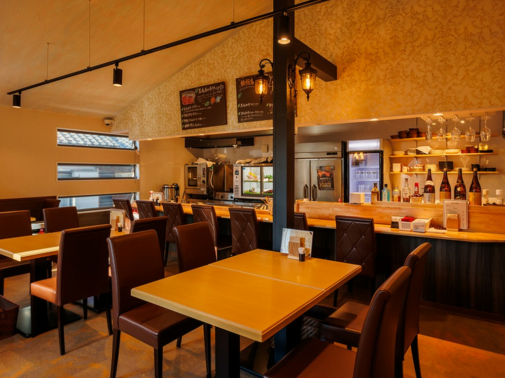 「空」を感じさせるモダンスタイリッシュな店内