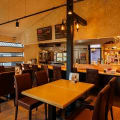 「空」を感じさせるモダンスタイリッシュな店内