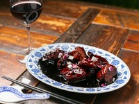 ヘルシーな本格中華。ワインと合わせたい『黒酢酢豚』
