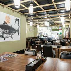 気負うことなく、鮮魚料理に舌鼓を打てる店