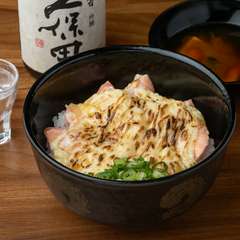 サーモンチーズ丼