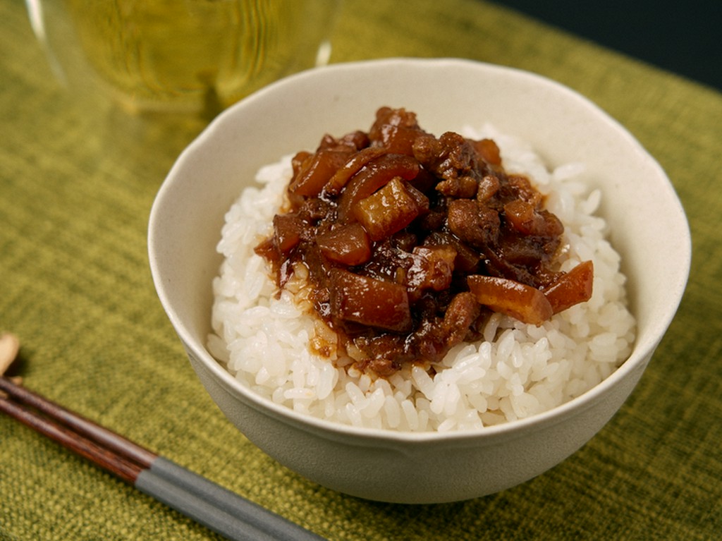 本格的な味付けが食欲を刺激する！『台湾＜黒金＞ルーローハン』
