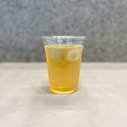 凍頂烏龍は普段の烏龍茶と比べるとより濃厚で、
香りが長く口の中に残れる。茶の香りを好む方に最適