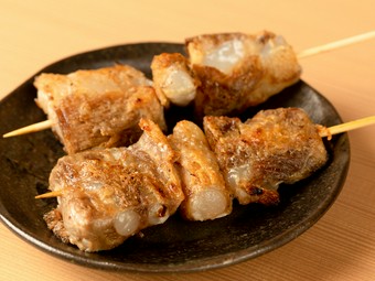 一口食べればとろとろとした食感が口いっぱいに広がる『豚バラナンコツ（とろとろ）』