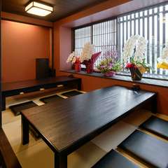 グループでものびのびと食事を楽しめる空間