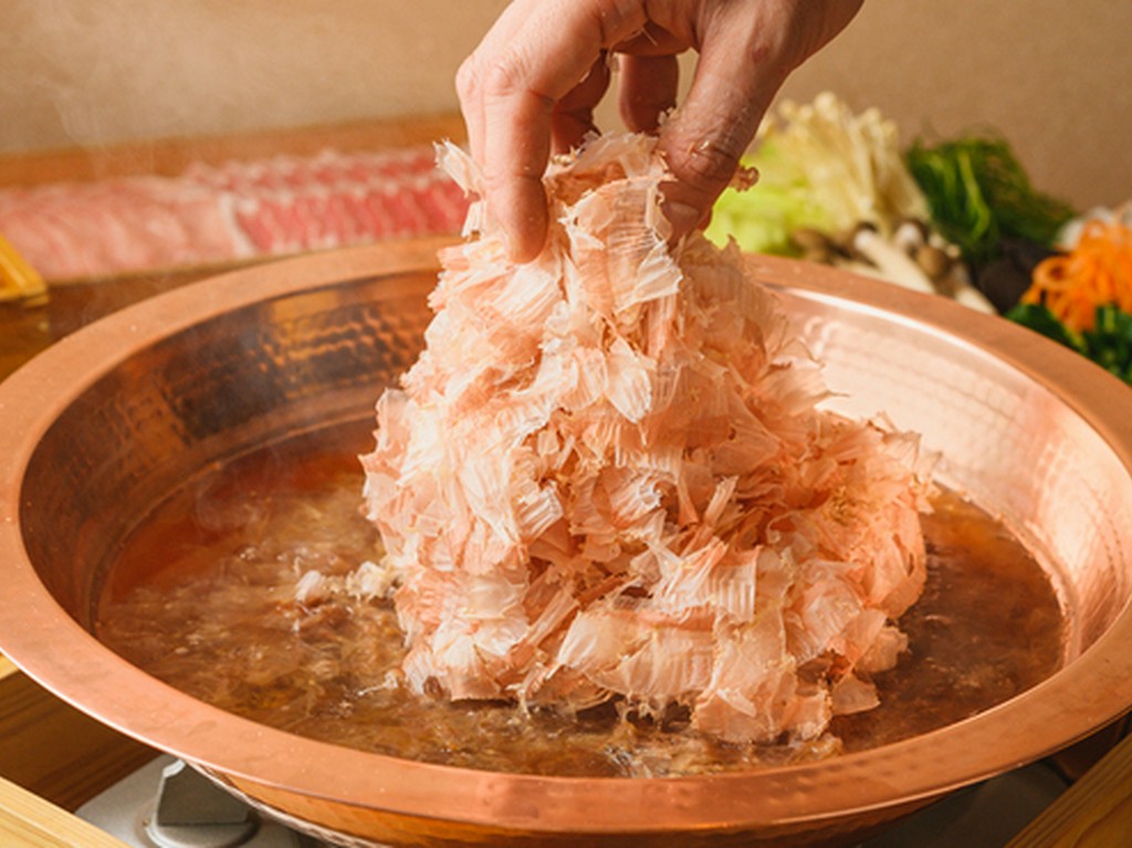 毎日店舗で削る極薄鰹節(0.01ミリ)の本枯節