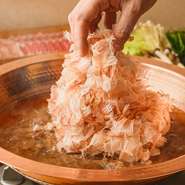 毎日店舗で削る極薄鰹節(0.01ミリ)の本枯節