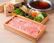 ･黒毛和牛使用(肩ロース/肩三角(赤身))
･ご注文は二人前から承ります。