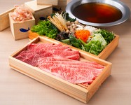 ･極上の黒毛和牛サーロインを贅沢に使用した逸品｡
肉の旨みをお出汁と共に心ゆくまでお楽しみください｡
･ご注文は二人前から承ります。