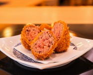 数種類のお肉をブレンドしたおかかの隠れ名物。