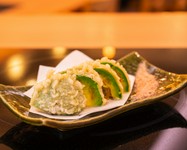 ほくほくのアボカドをおかか塩で。