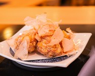 お出汁を食べる。風味豊かなおかかの唐揚げです。