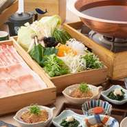 全9皿の和食コースでは、なんと言ってもおかか名物の「出汁しゃぶ」が楽しみ。