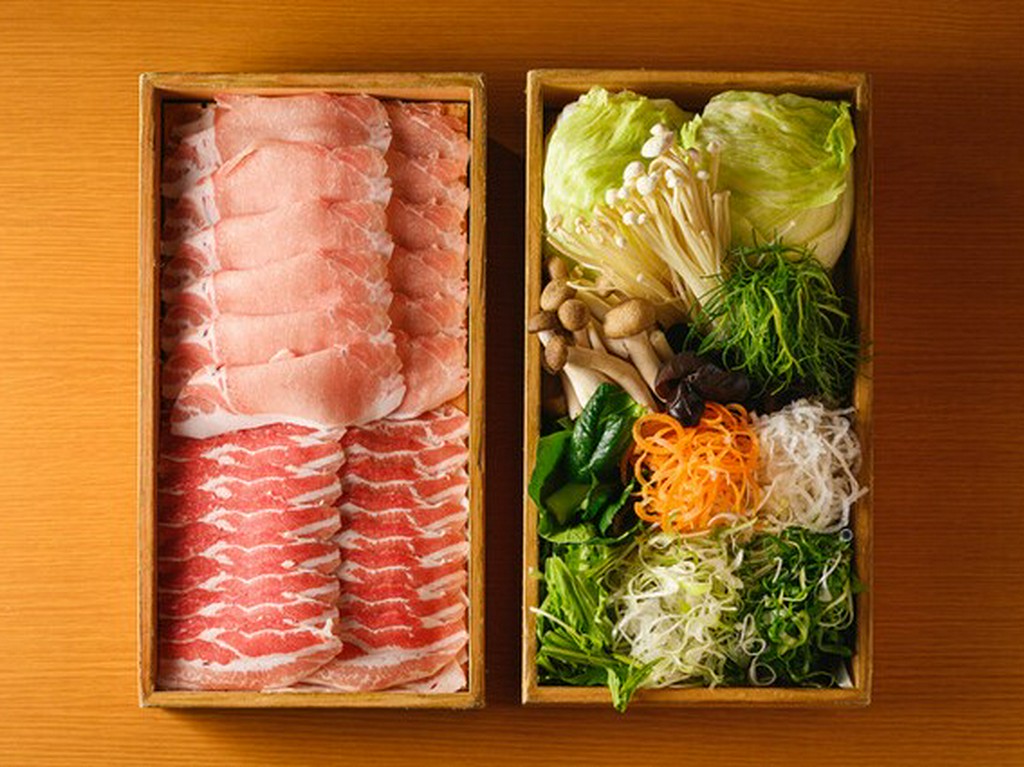 自慢の「出汁しゃぶ」と沢山の野菜をお召上がり下さい♪こちらのコースは出汁しゃぶ野菜お代わり自由付き！