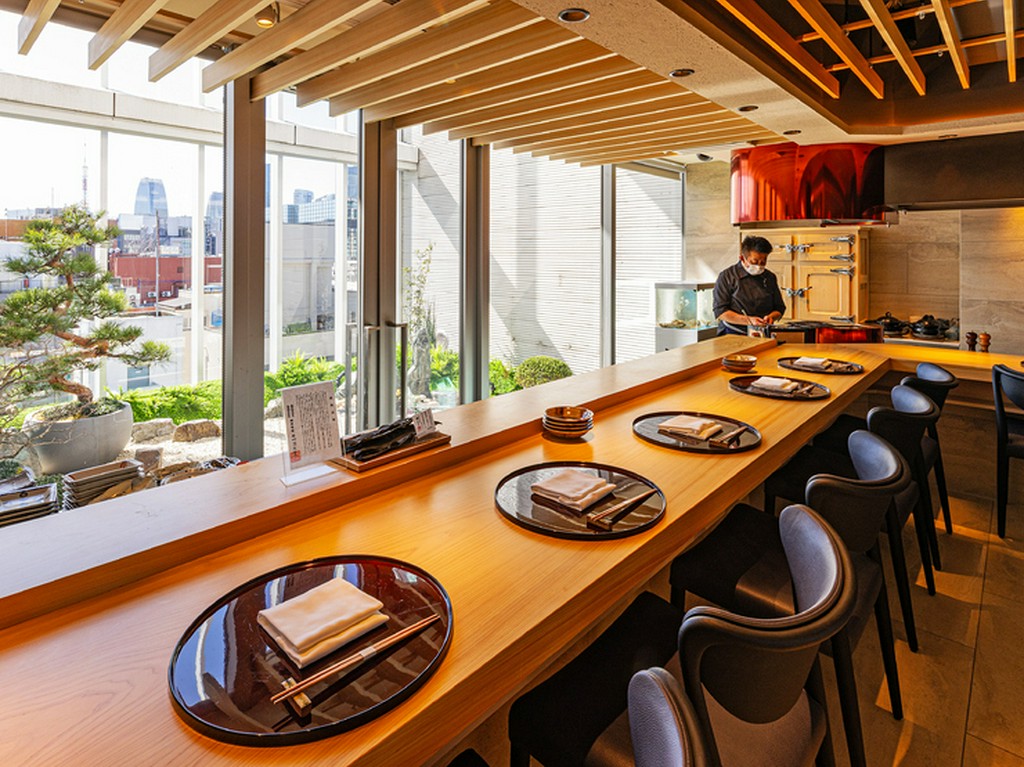 おいしい料理とお酒を、東京タワーを眺めながら