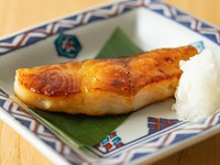 季節ごとの新鮮な魚介類を堪能する炭火焼『魚料理』　