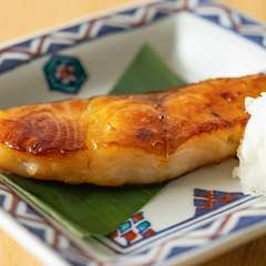 季節ごとの新鮮な魚介類を堪能する炭火焼『魚料理』　