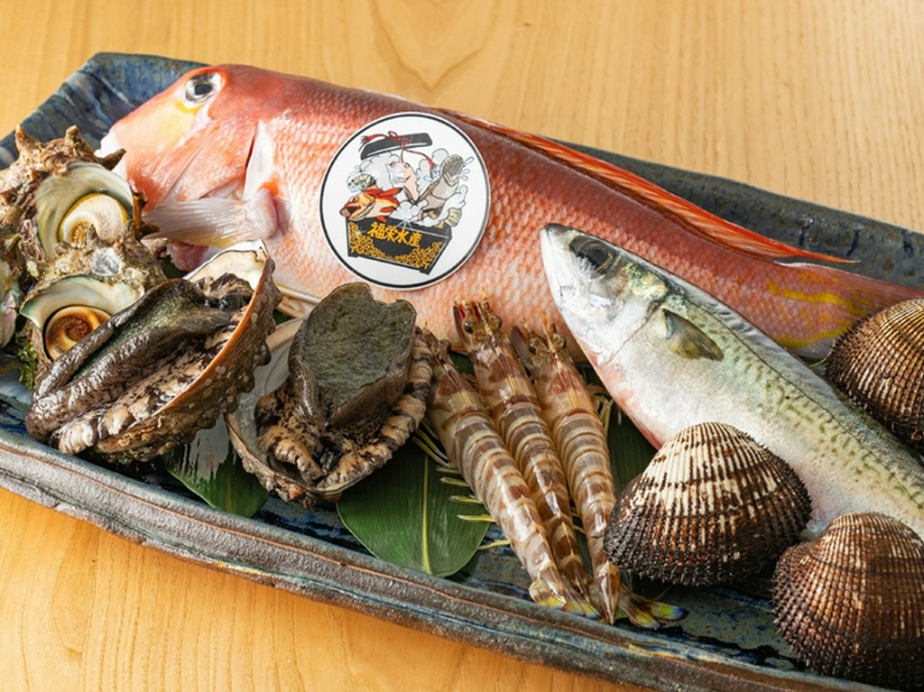 産地直送される上質な魚や肉、野菜にお米。どの食材にも妥協なく