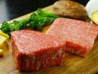 宮崎の至宝『高千穂牛』の鉄板焼ステーキ。肉の旨みを愉しんで　