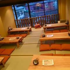 2階には座敷が完備されており、さまざまな用途で利用可能