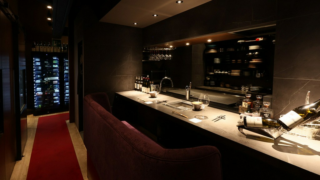 完全個室・完全予約制・会員制・フルアテンド制の焼肉割烹